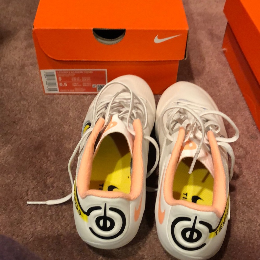 Selling NIB Nike Tiempo leather cleats size 5 Men’s (7 Women’s). Beautiful!